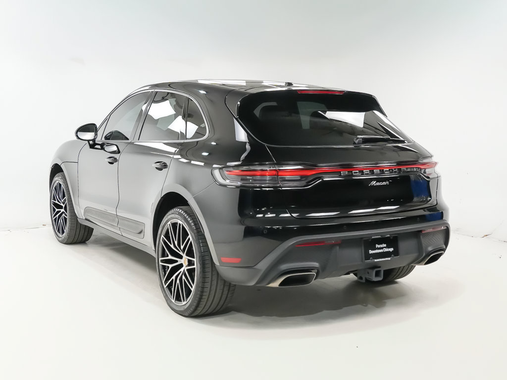 Certified 2024 Porsche Macan AWD/4WD image 3