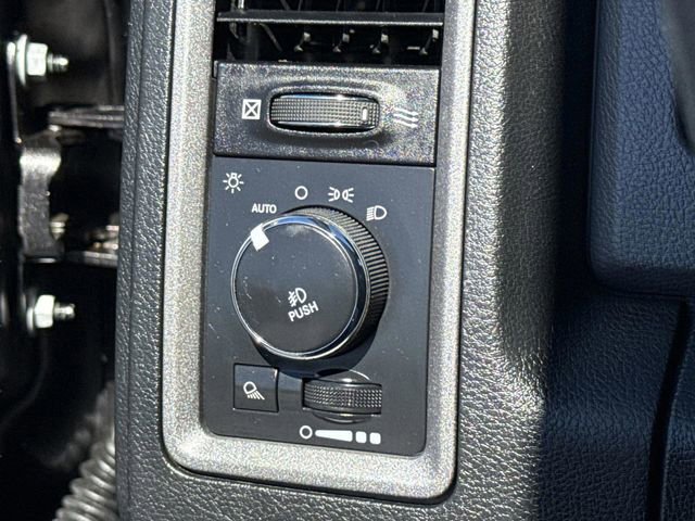 Used 2015 RAM 1500 Express image 26