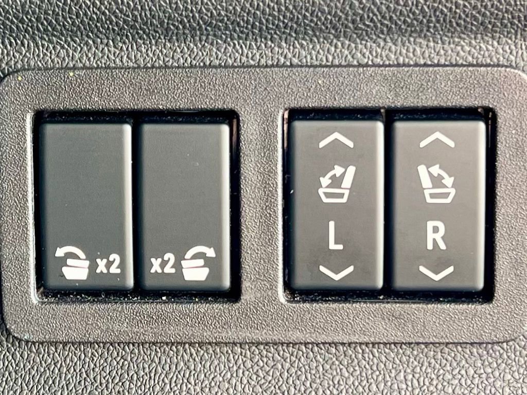 Used 2023 Chevrolet Suburban RST w/ Luxury Package image 43