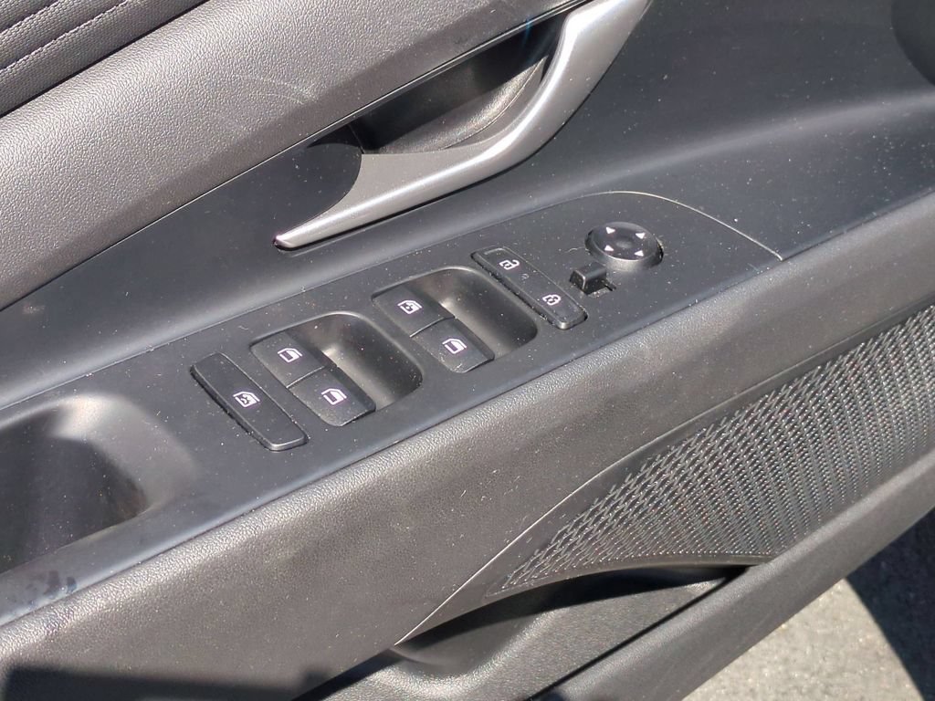 Used 2025 Hyundai Elantra SEL FWD image 13