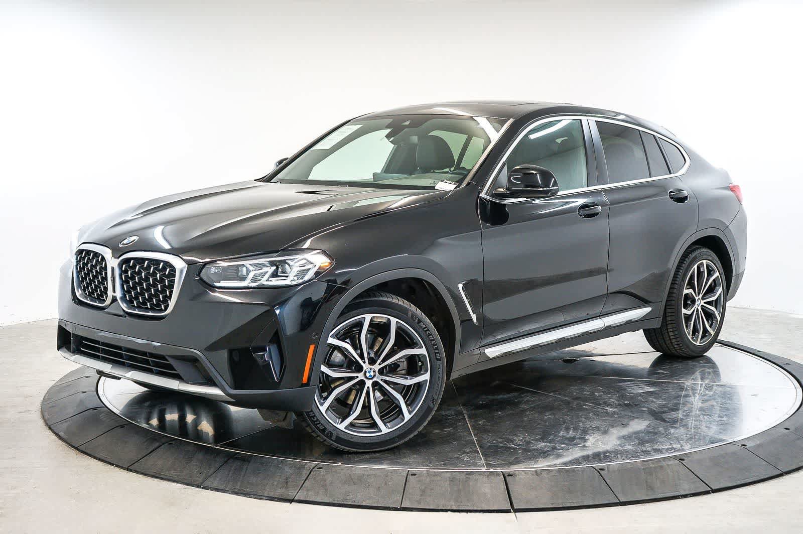 Used 2022 BMW X4 xDrive30i w/ Parking Assistance Package AWD/4WD image 1