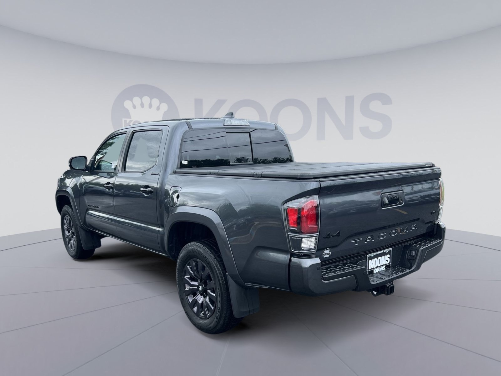 Used 2022 Toyota Tacoma Limited w/ Nightshade Package AWD/4WD image 4