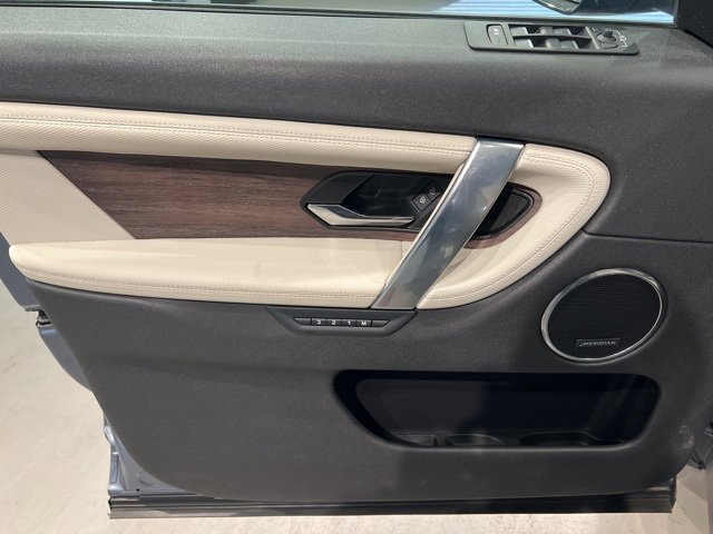 Used 2022 Land Rover Discovery Sport SE R-Dynamic image 11