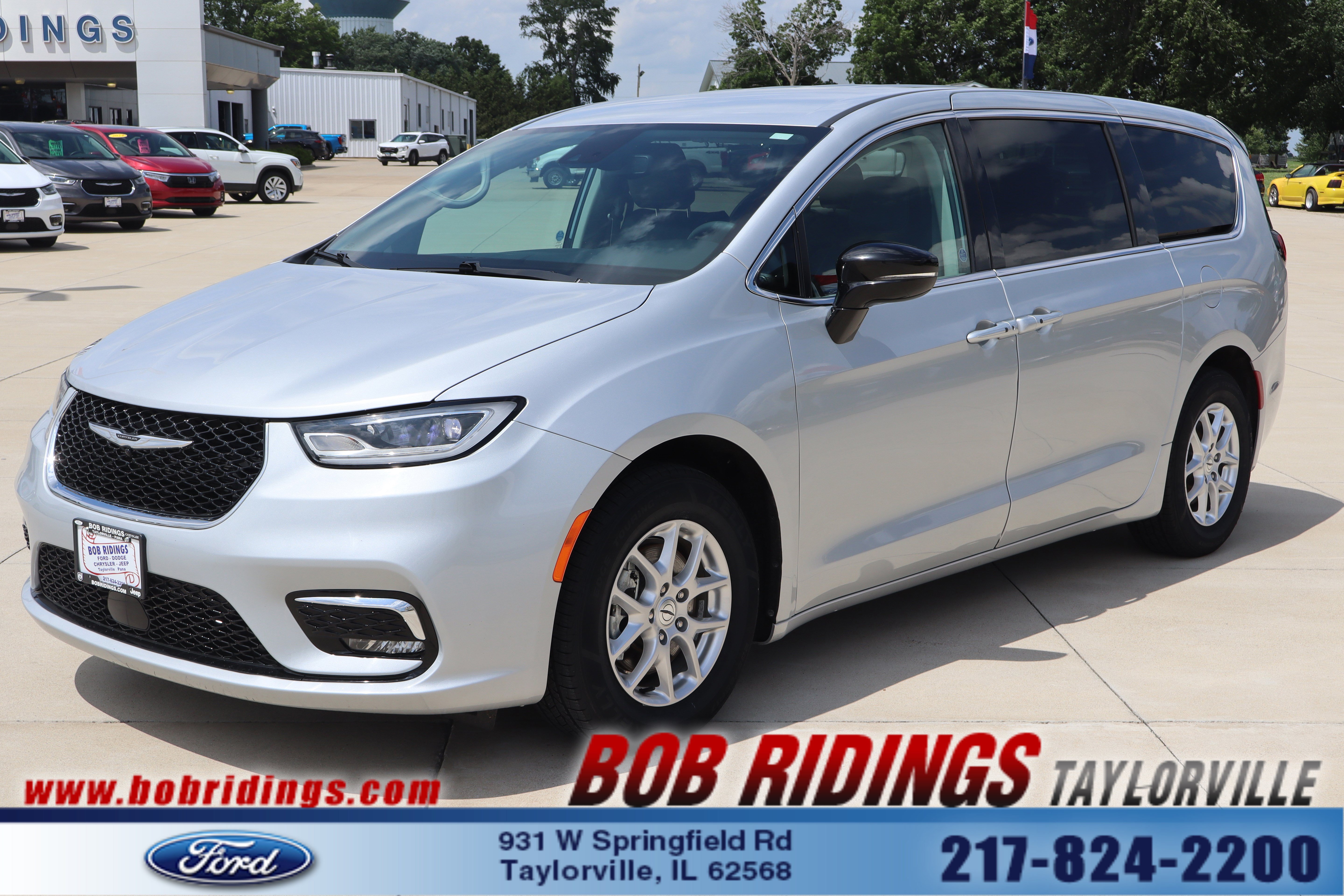 Used 2024 Chrysler Pacifica Touring-L