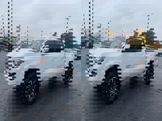 Used 2023 Toyota Tacoma TRD Sport image 3