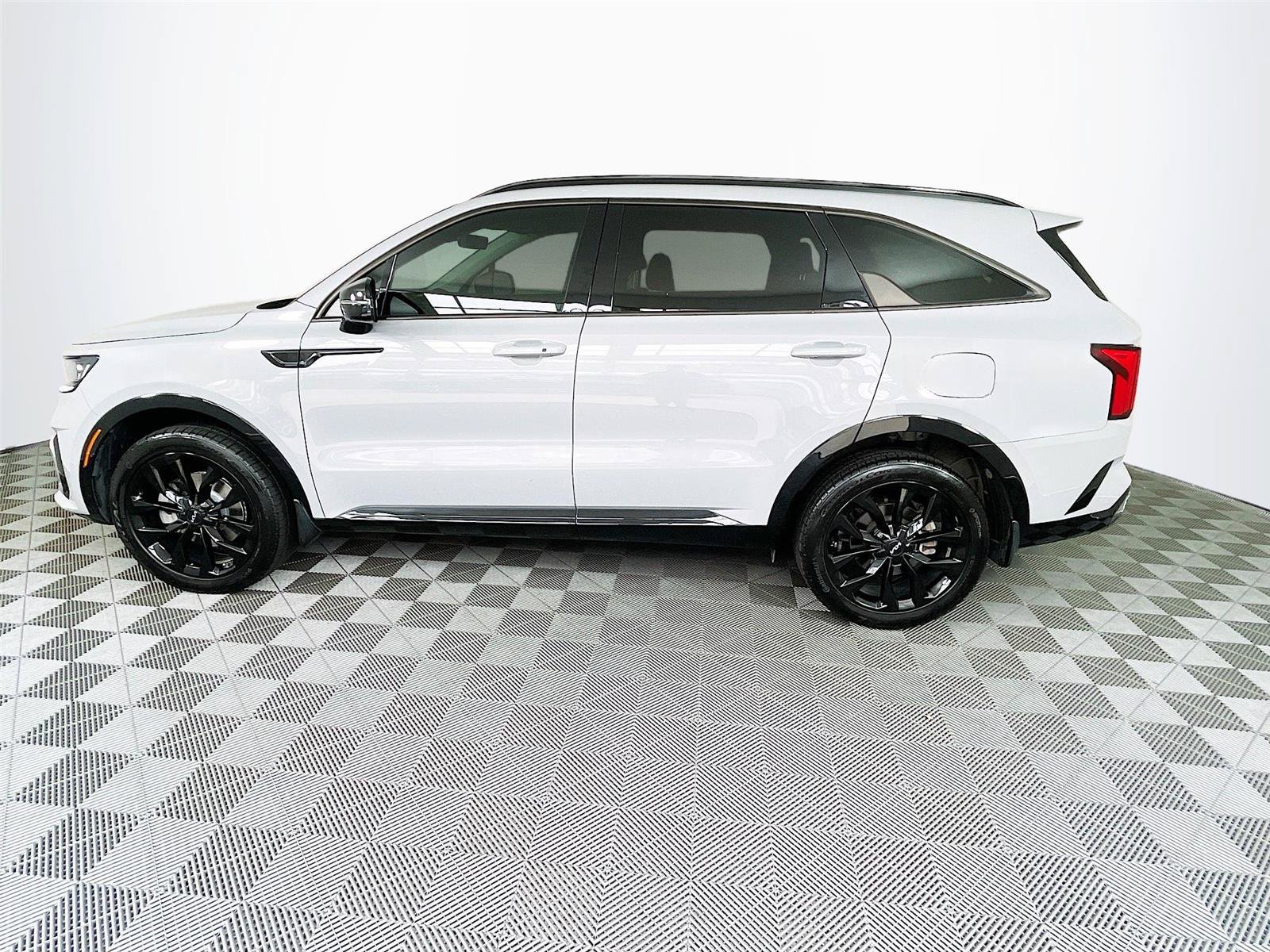 Used 2023 Kia Sorento SX AWD/4WD image 4