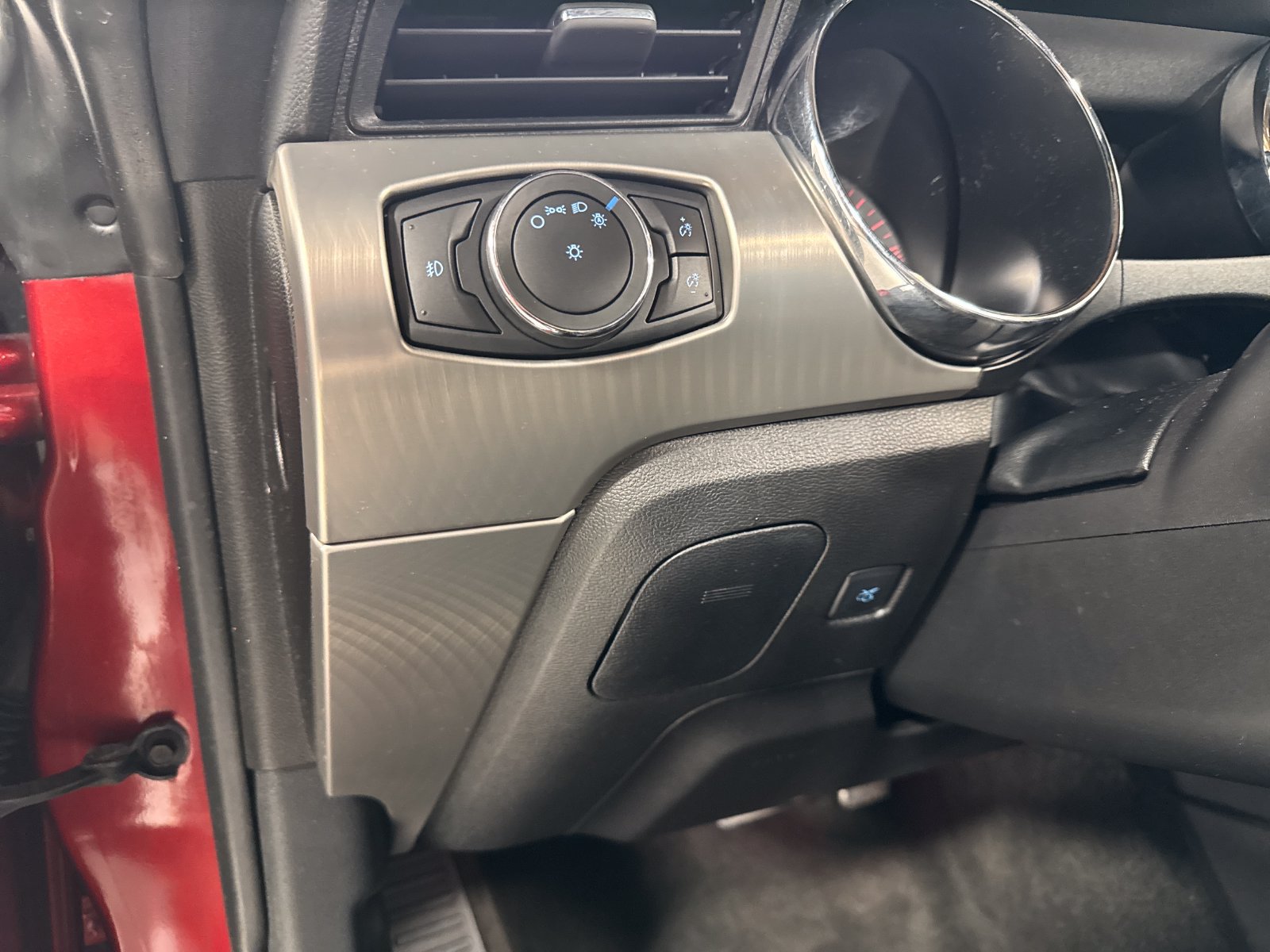 Used 2015 Ford Mustang Convertible RWD image 14