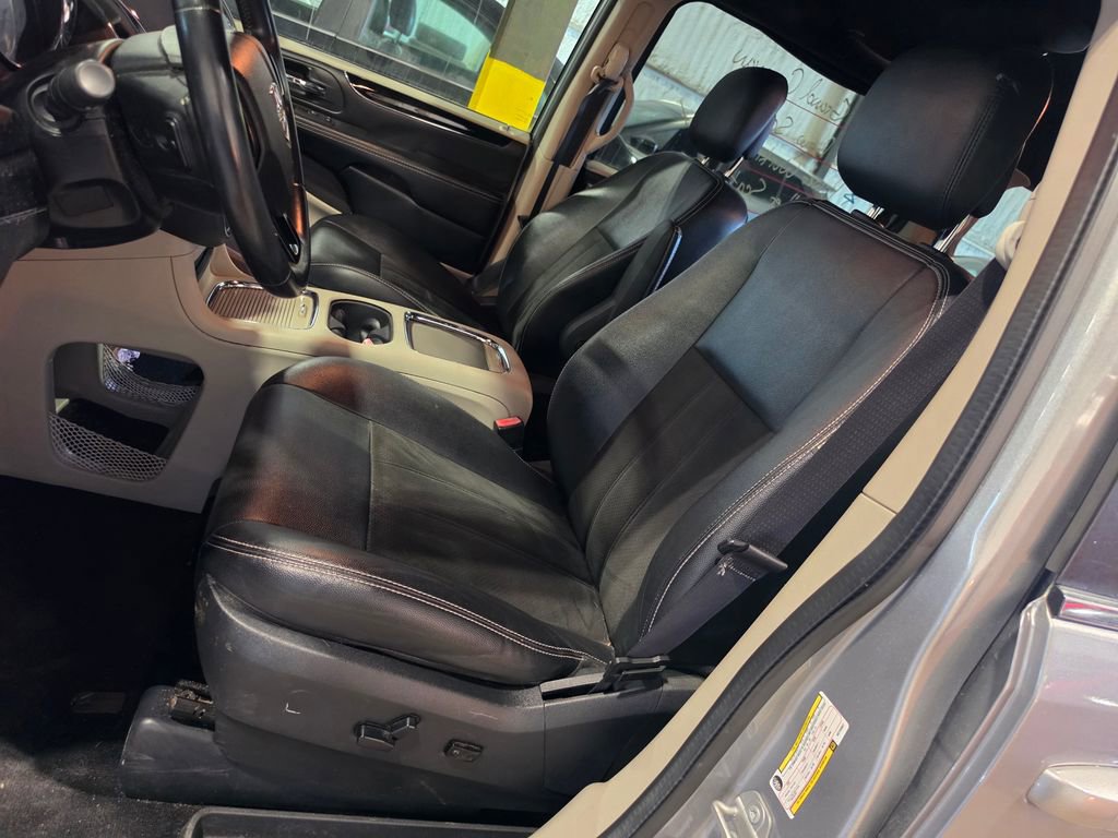 Used 2019 Dodge Grand Caravan SXT FWD image 6