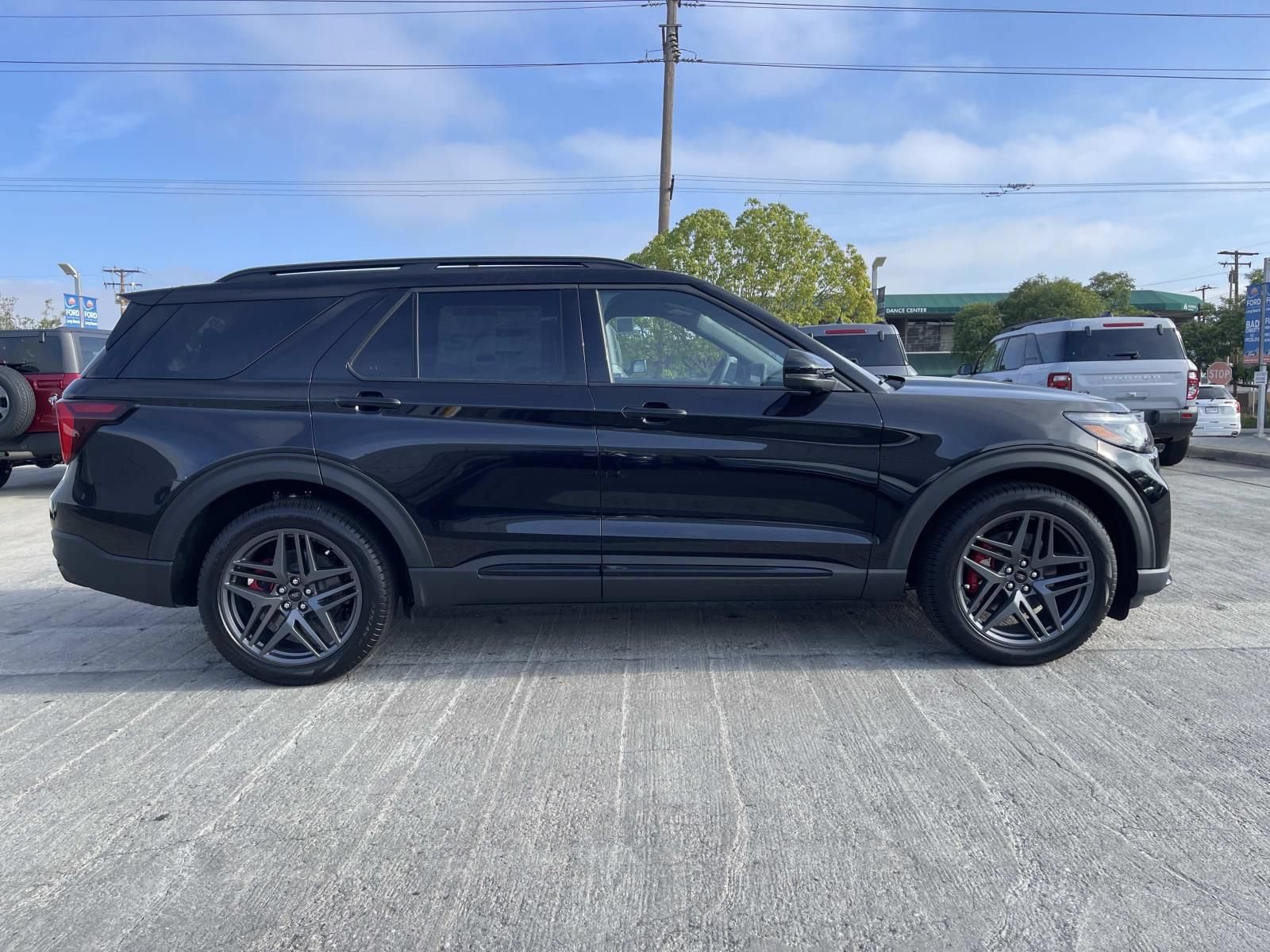 New 2026 Ford Explorer ST w/ Sun And Sound Package AWD/4WD image 2