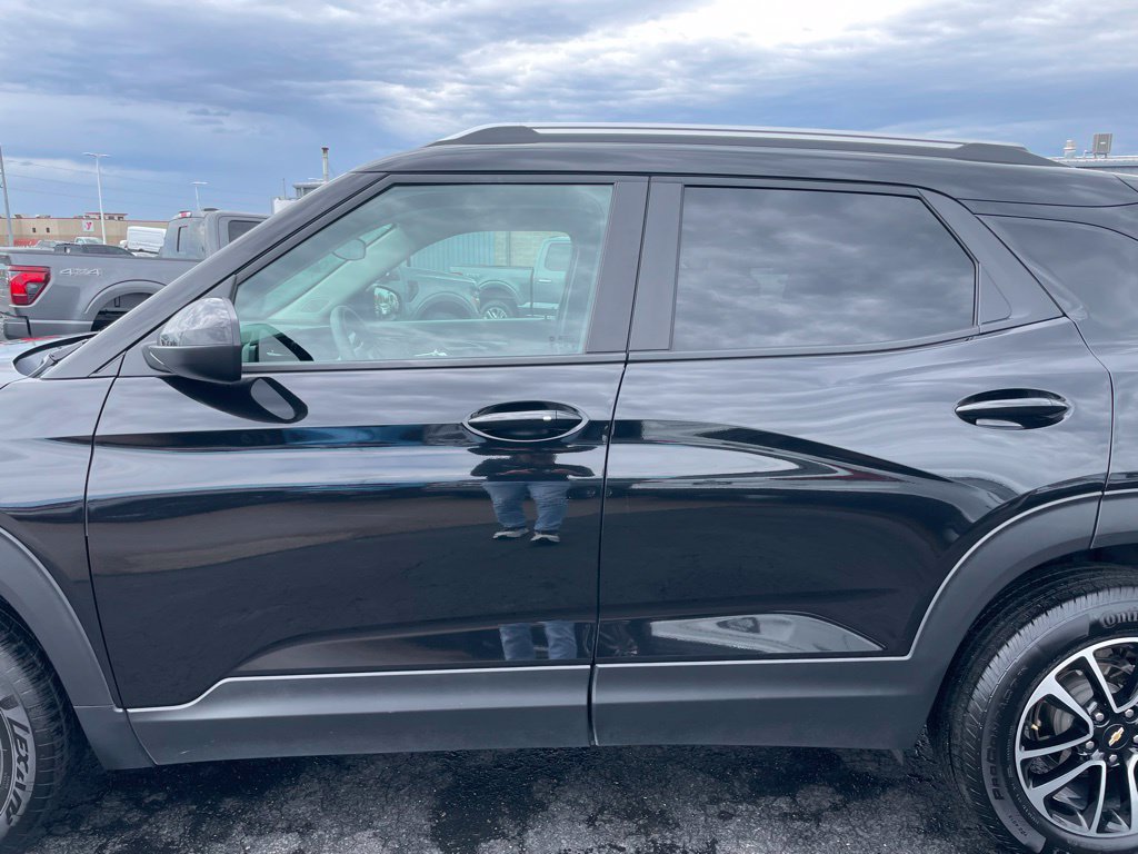 Used 2025 Chevrolet TrailBlazer LT AWD/4WD image 25