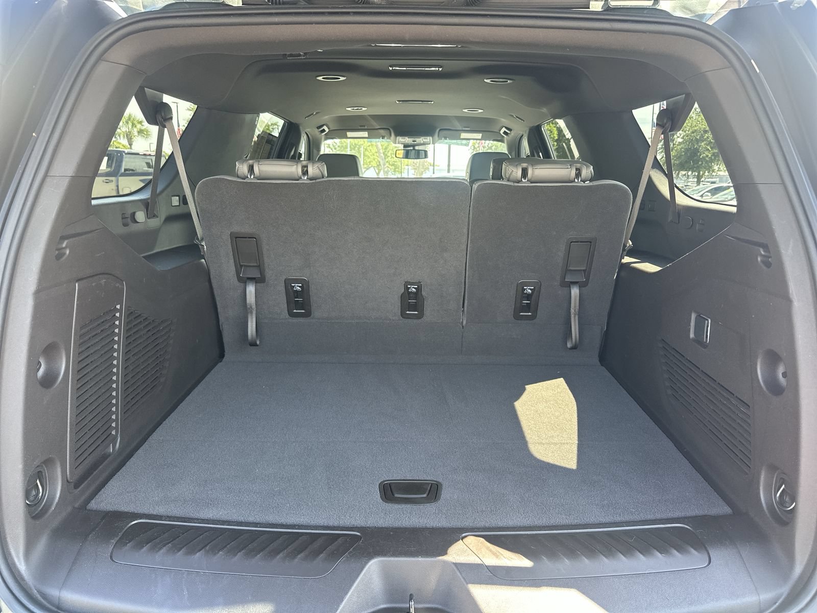 Used 2024 GMC Yukon XL SLT RWD image 33