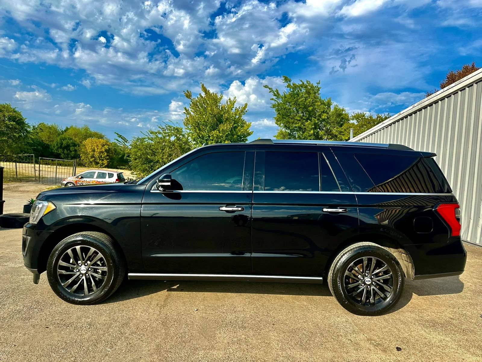 Used 2021 Ford Expedition Limited RWD image 3
