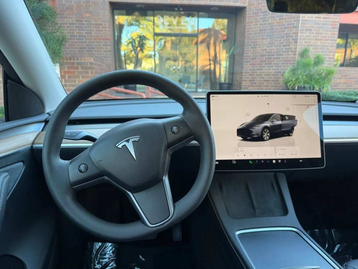 Used 2023 Tesla Model Y Long Range AWD/4WD image 21