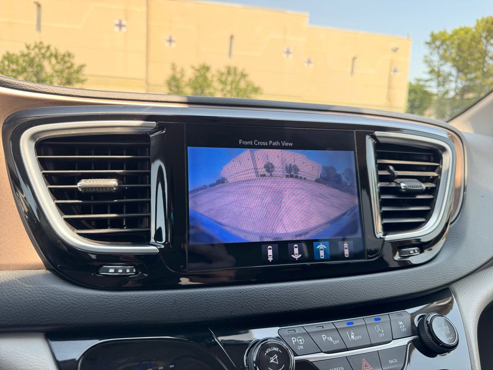 Used 2017 Chrysler Pacifica Touring-L Plus w/ Advanced Safetytec Group FWD image 33