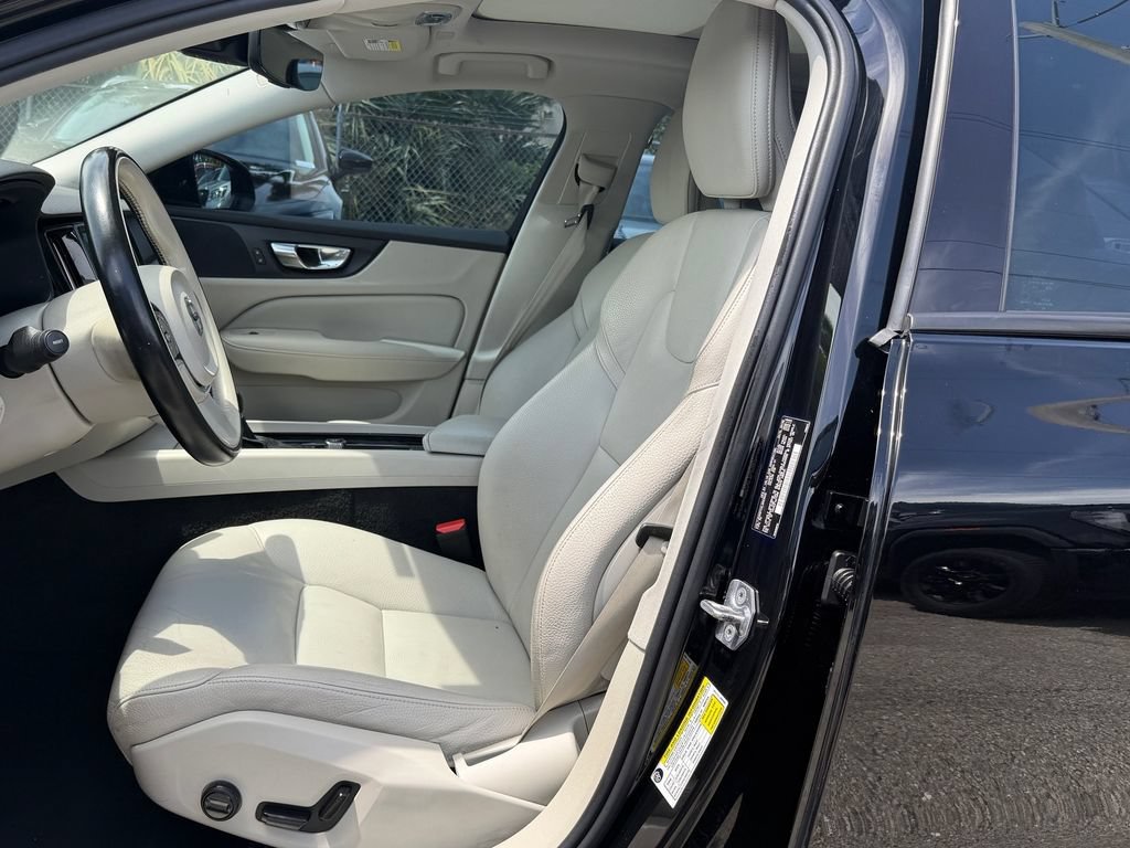 Used 2020 Volvo S60 T5 Momentum FWD image 12