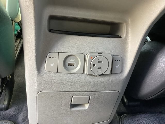 Used 2015 Kia Sedona SX FWD image 27