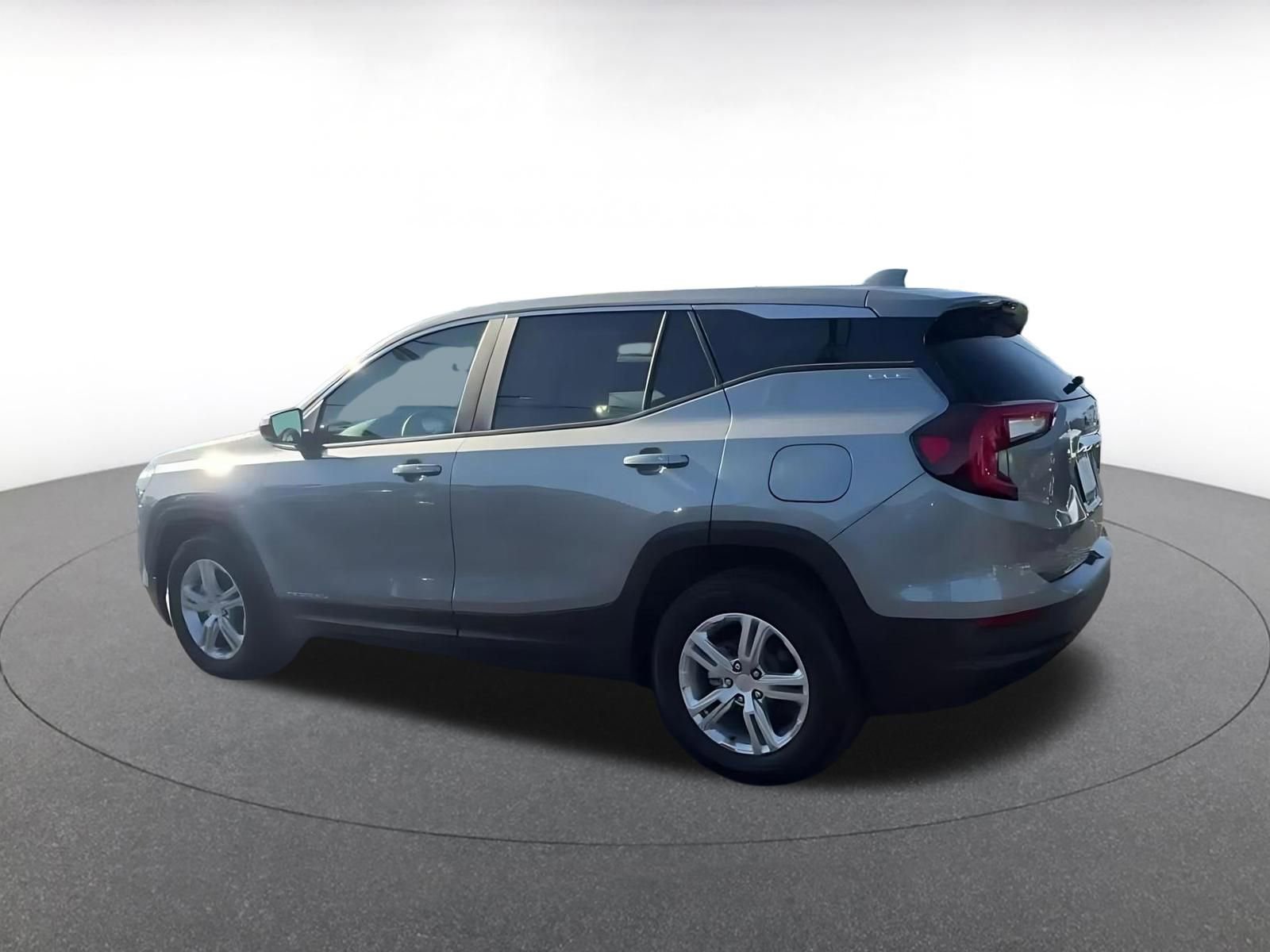 Used 2024 GMC Terrain SLE FWD image 10