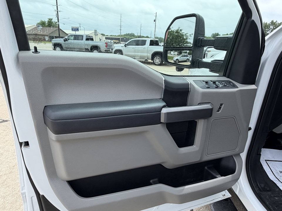 Used 2019 Ford F550 4x4 SuperCab Super Duty w/ XLT Value Package image 10