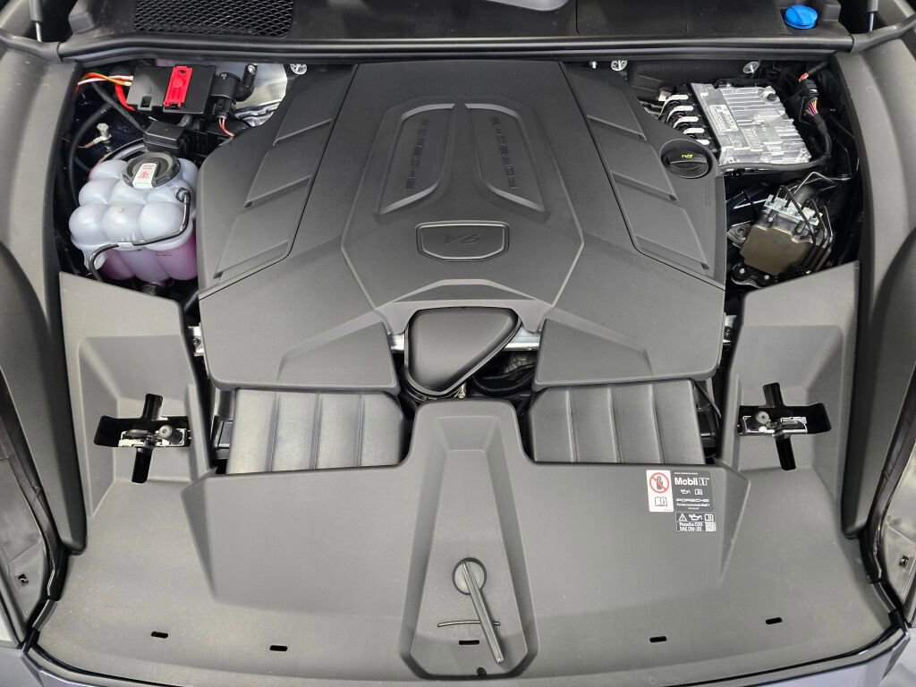 New 2025 Porsche Cayenne Coupe image 12