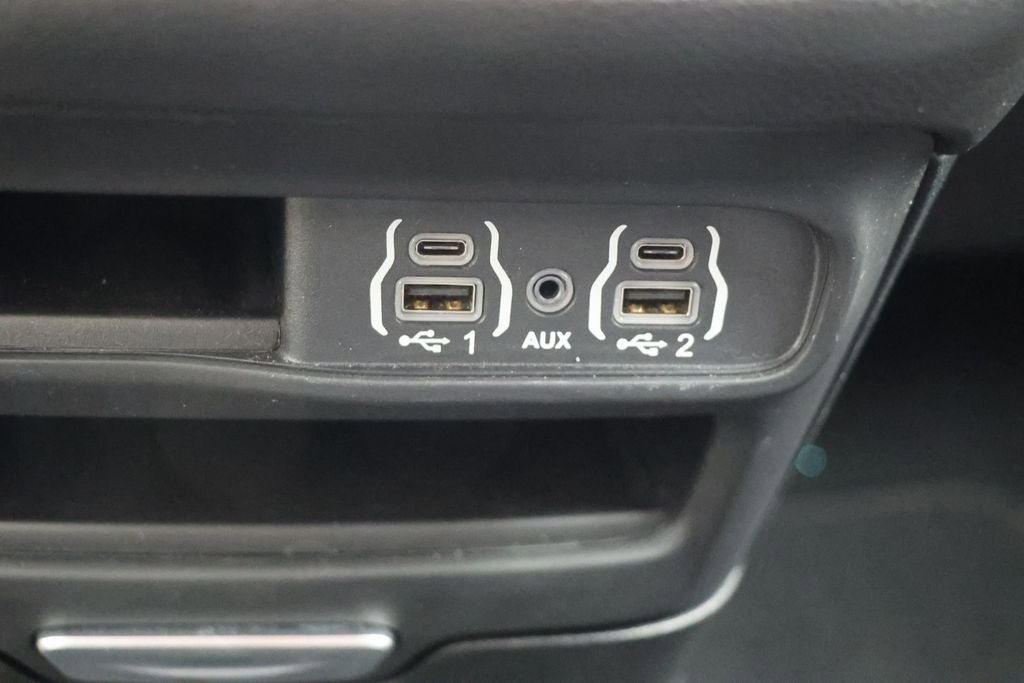 Used 2025 Chrysler Pacifica Select FWD image 23