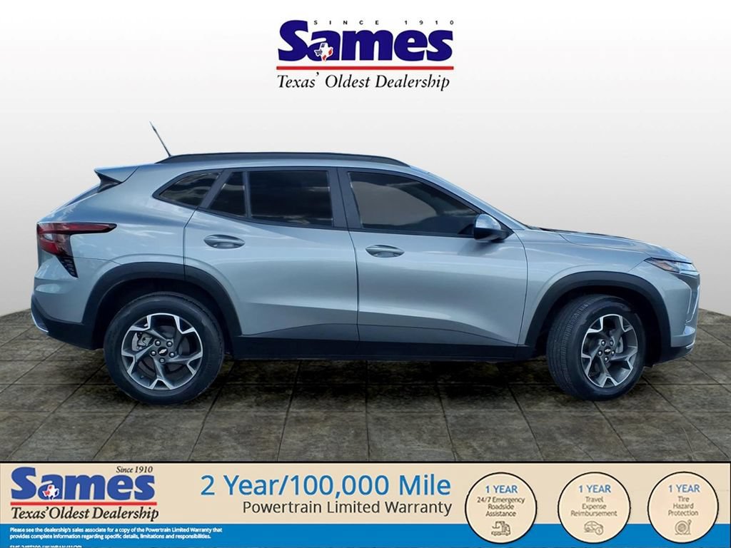 Used 2024 Chevrolet Trax LT w/ Driver Confidence Package FWD image 2