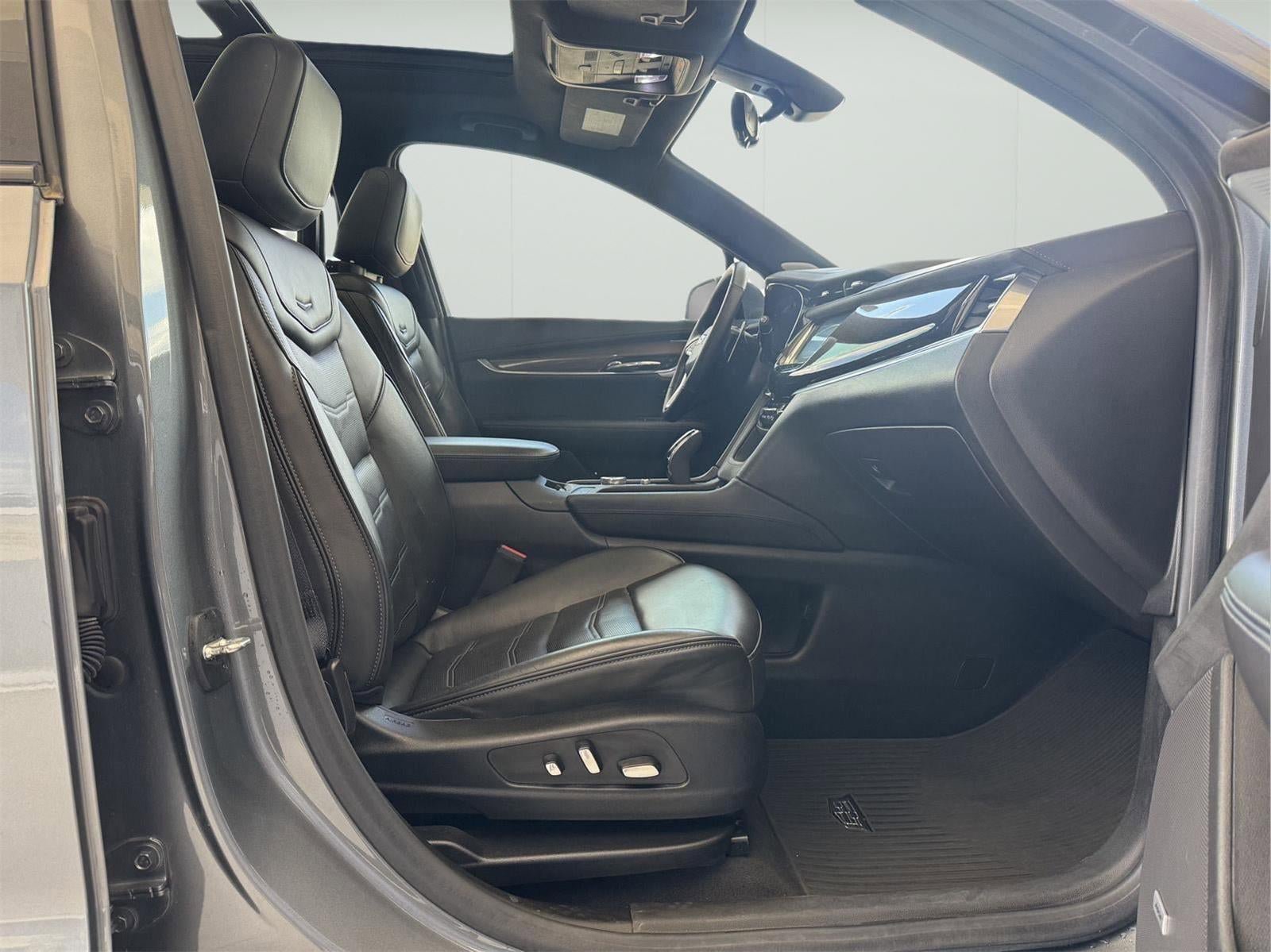 Used 2020 Cadillac XT6 Sport w/ Platinum Package AWD/4WD image 35