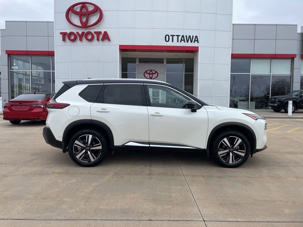 Used 2023 Nissan Rogue SL w/ SL Premium Package image 4