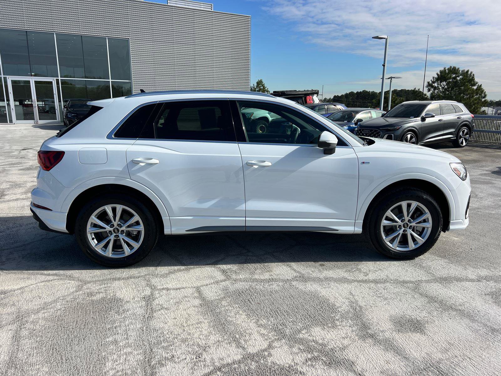 Certified 2025 Audi Q3 2.0T Premium Plus w/ Premium Plus Package image 4