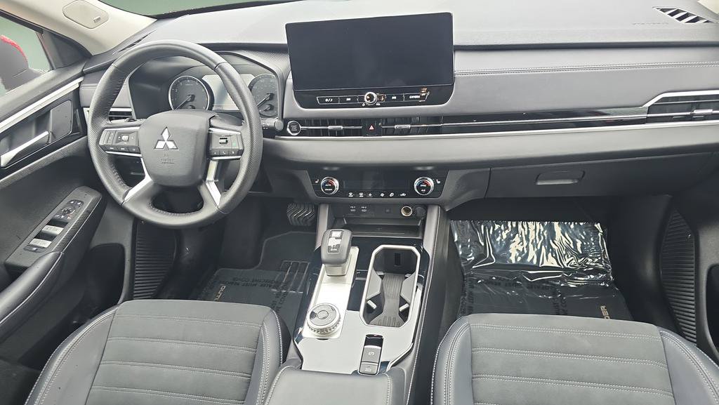 Used 2025 Mitsubishi Outlander SE FWD image 11