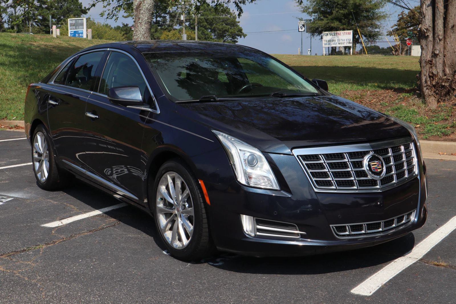 Used 2013 Cadillac XTS Luxury FWD image 3