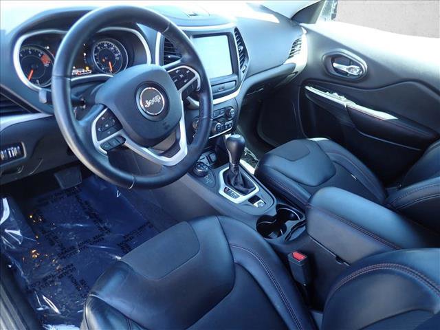 Used 2017 Jeep Cherokee Trailhawk image 10
