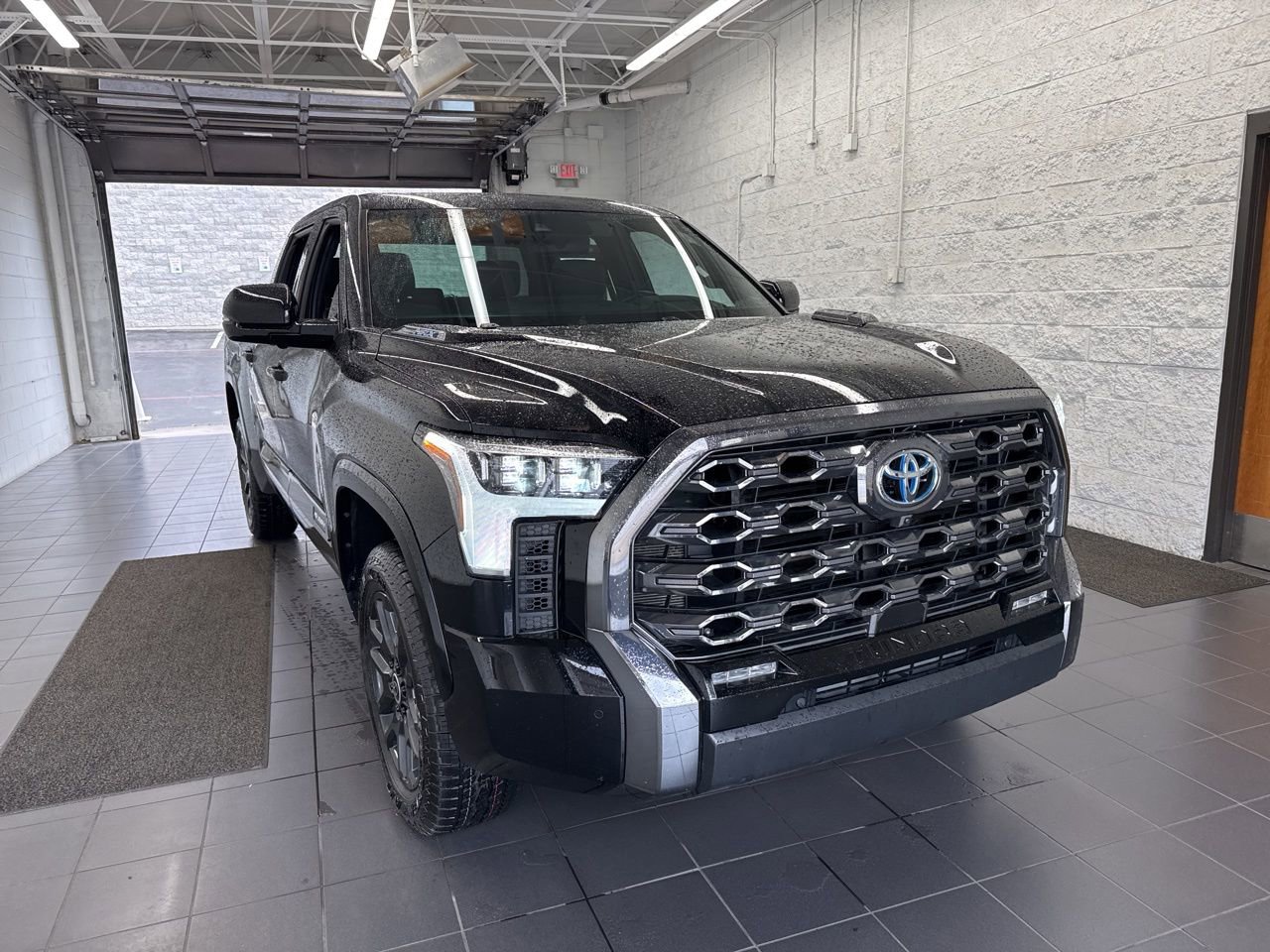 Used 2024 Toyota Tundra Platinum AWD/4WD image 2