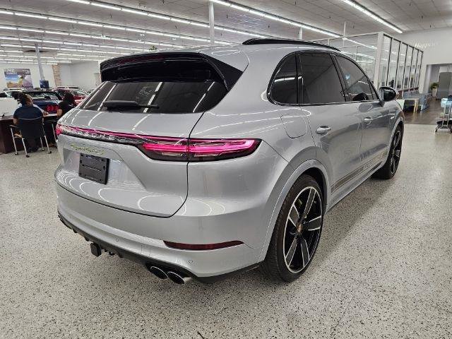 Used 2022 Porsche Cayenne Turbo S AWD/4WD image 4