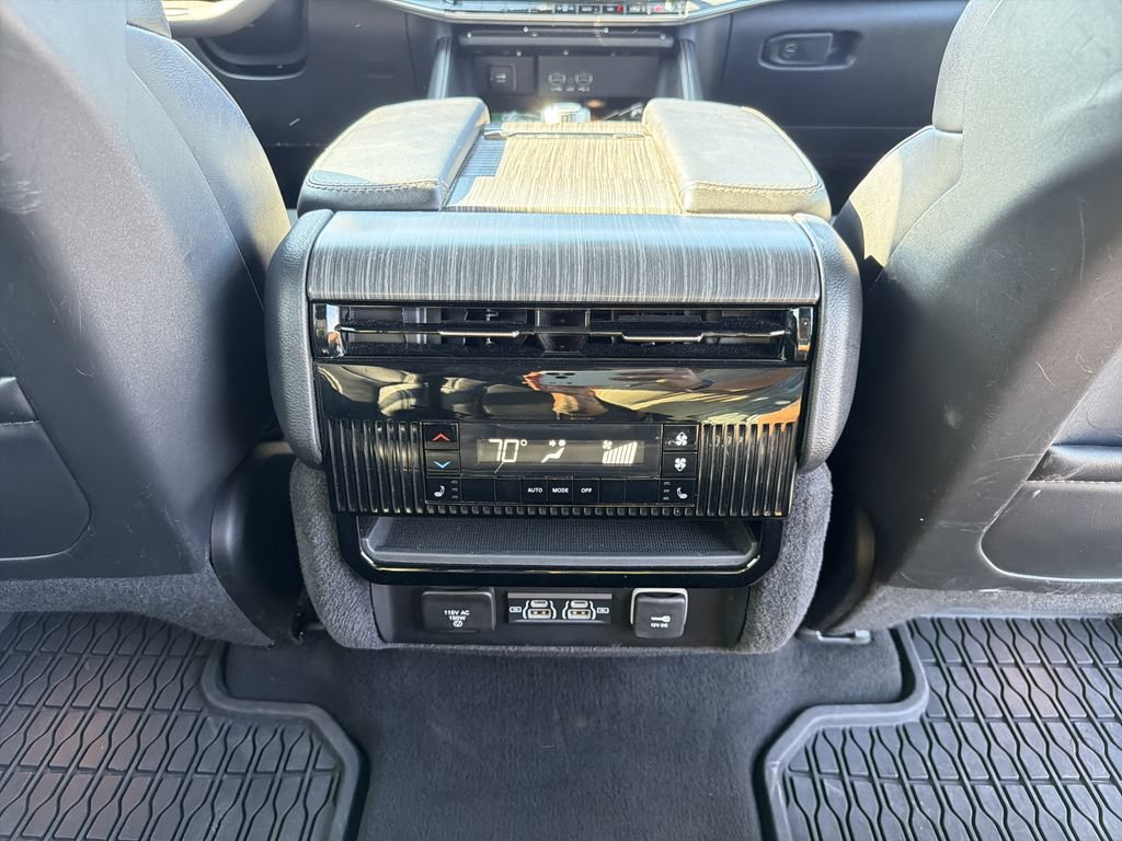 Used 2024 Jeep Wagoneer Series II w/ Flexible Seating Group RWD image 22