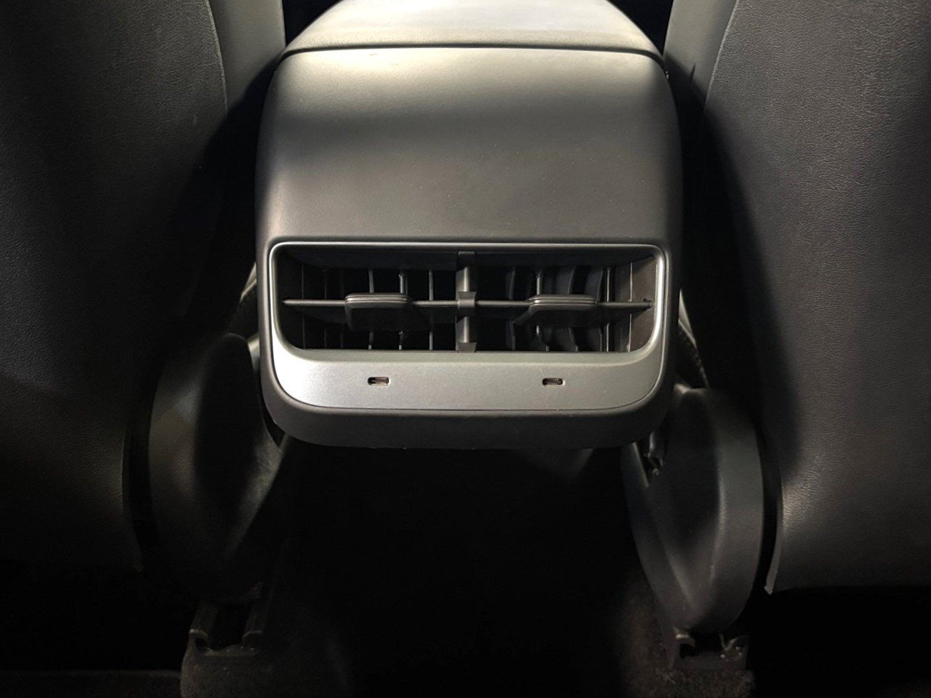 Used 2021 Tesla Model Y Long Range AWD/4WD image 31