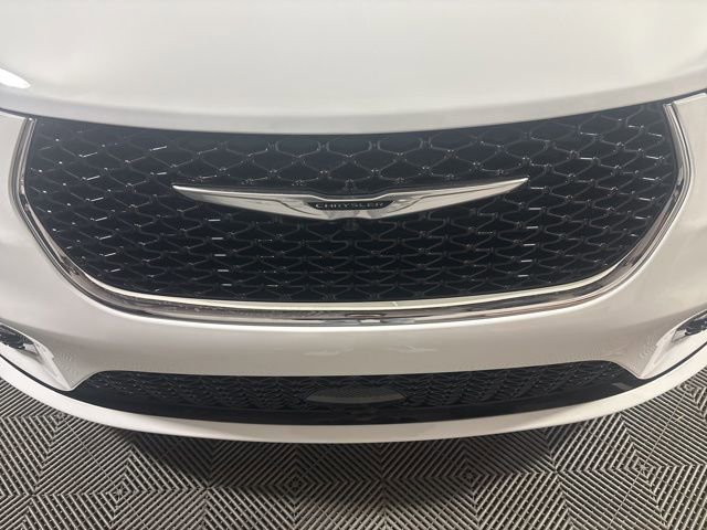 New 2026 Chrysler Pacifica Select image 12