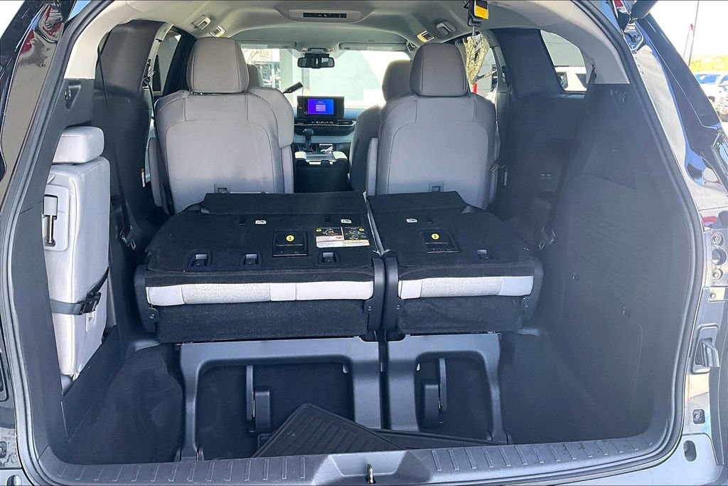 Certified 2026 Toyota Sienna LE image 24