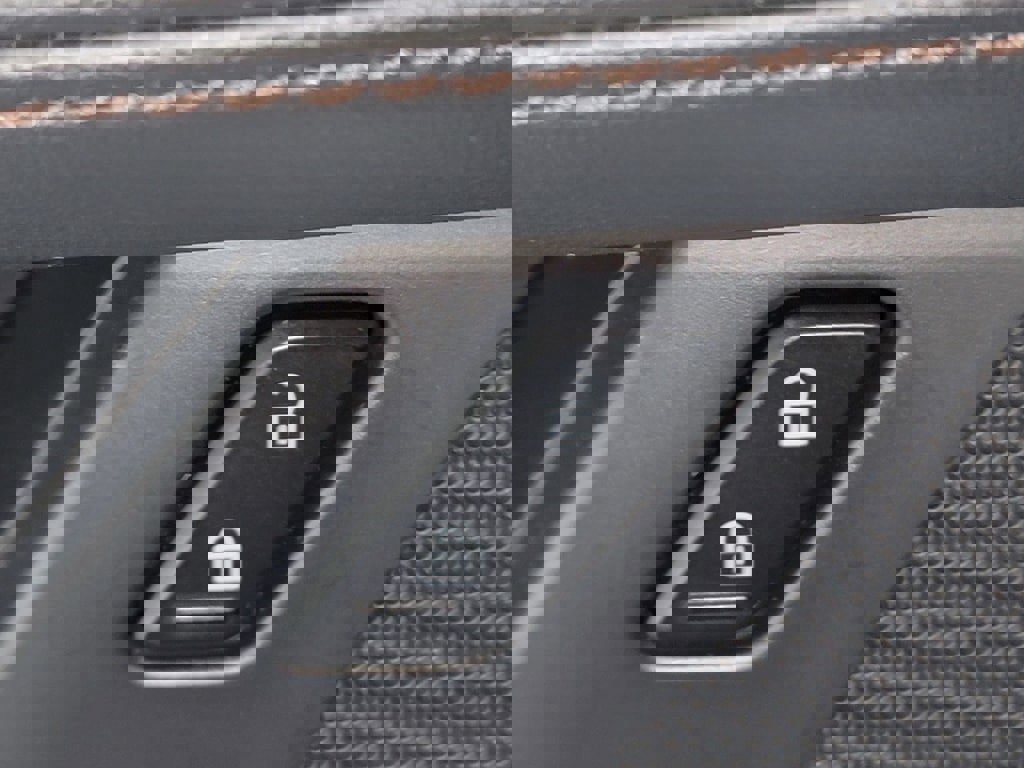 Used 2025 MAZDA MAZDA3 s image 18