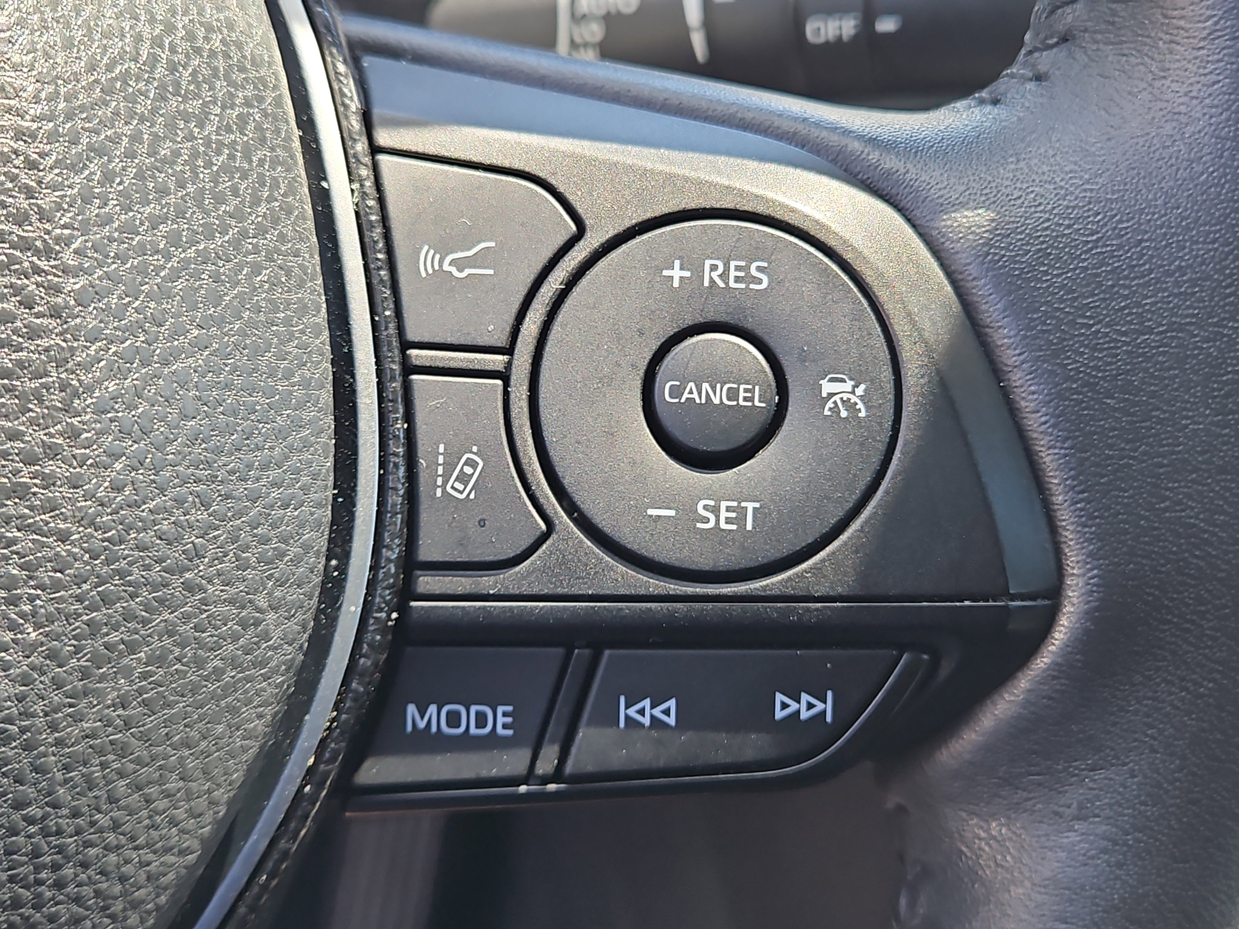 Used 2021 Toyota RAV4 XLE Premium AWD/4WD image 22