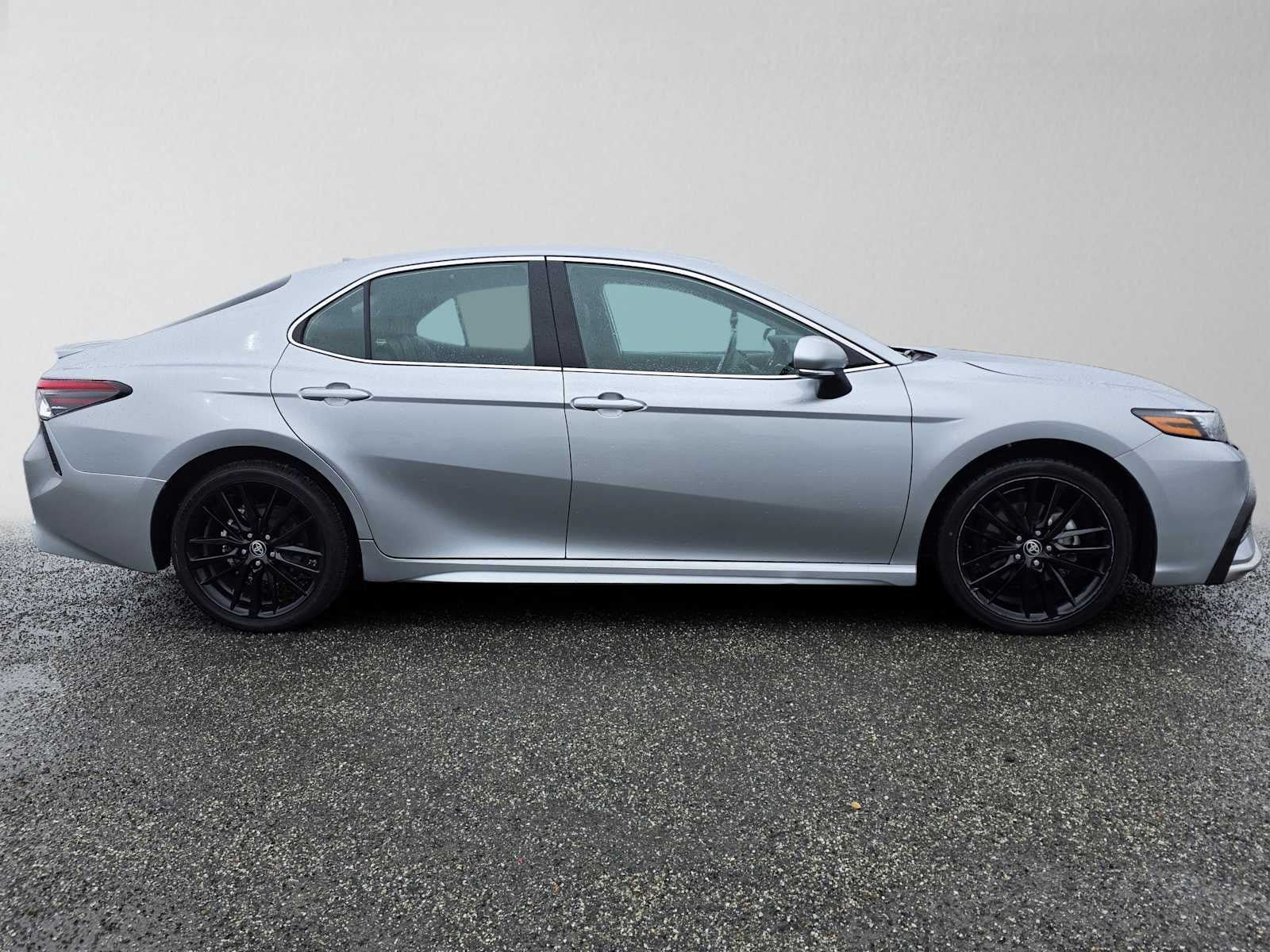 Used 2024 Toyota Camry XSE FWD image 2