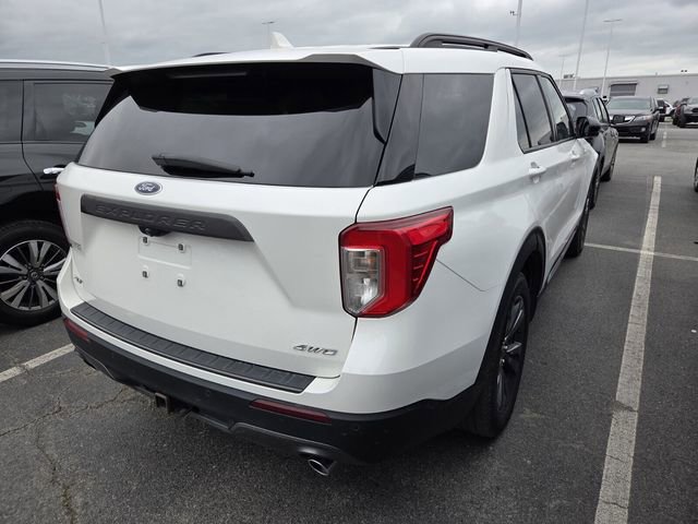 Used 2022 Ford Explorer XLT w/ Equipment Group 202A image 9