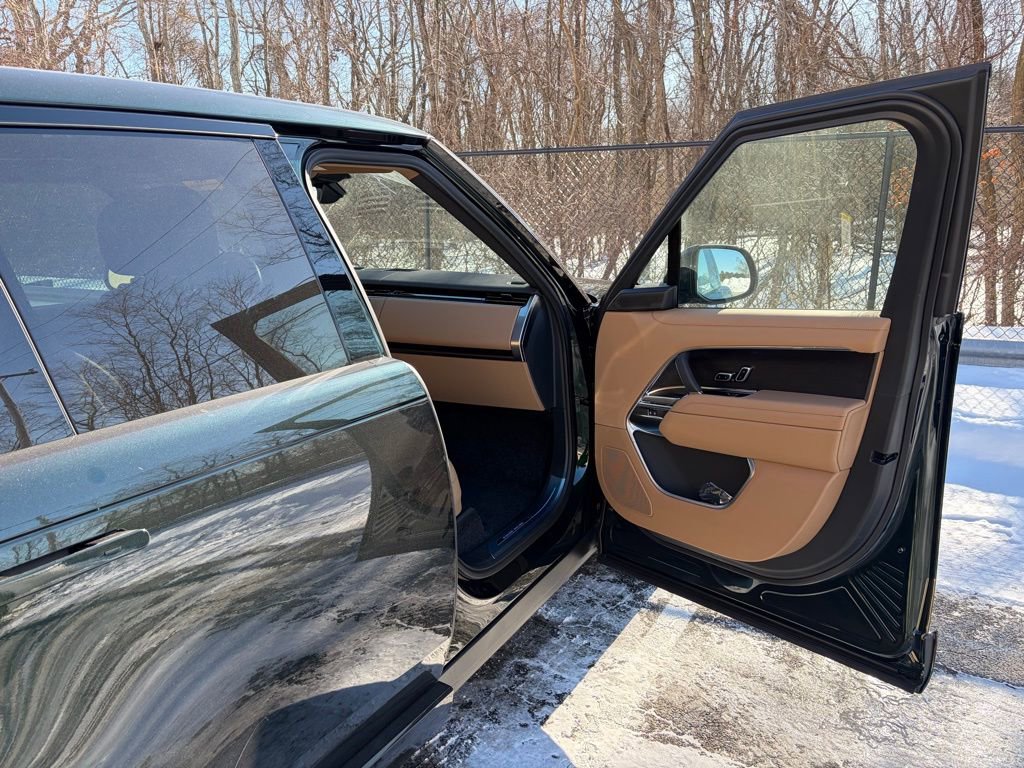 New 2026 Land Rover Range Rover SE image 14