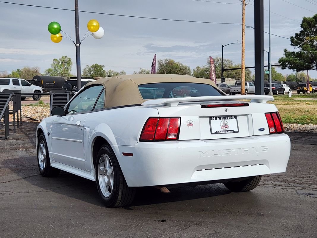 Used 2004 Ford Mustang Convertible image 11