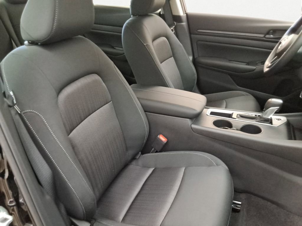 Used 2025 Nissan Altima 2.5 S FWD image 14