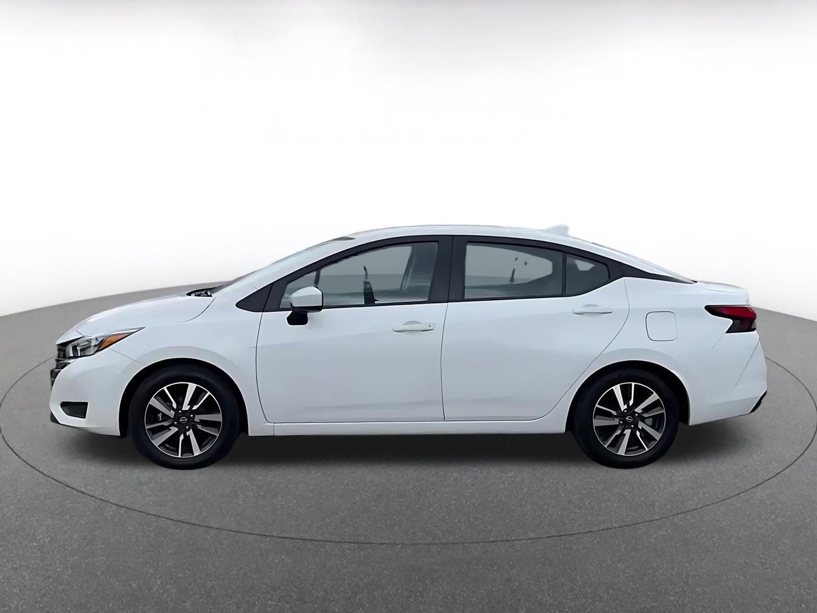 Used 2025 Nissan Versa SV image 8