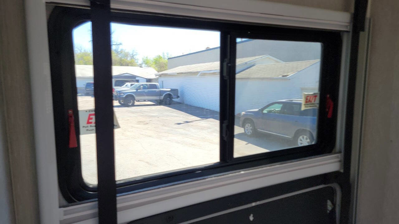 Used 2022 Ford Transit 350 350 HD AWD 2dr 156 in. WB DRW w/ Motorhome Prep Package image 26