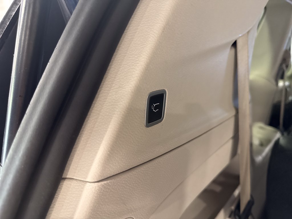 Used 2023 Chrysler Pacifica Touring-L FWD image 45