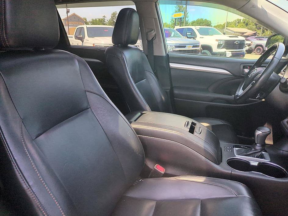 Used 2019 Toyota Highlander XLE FWD image 33