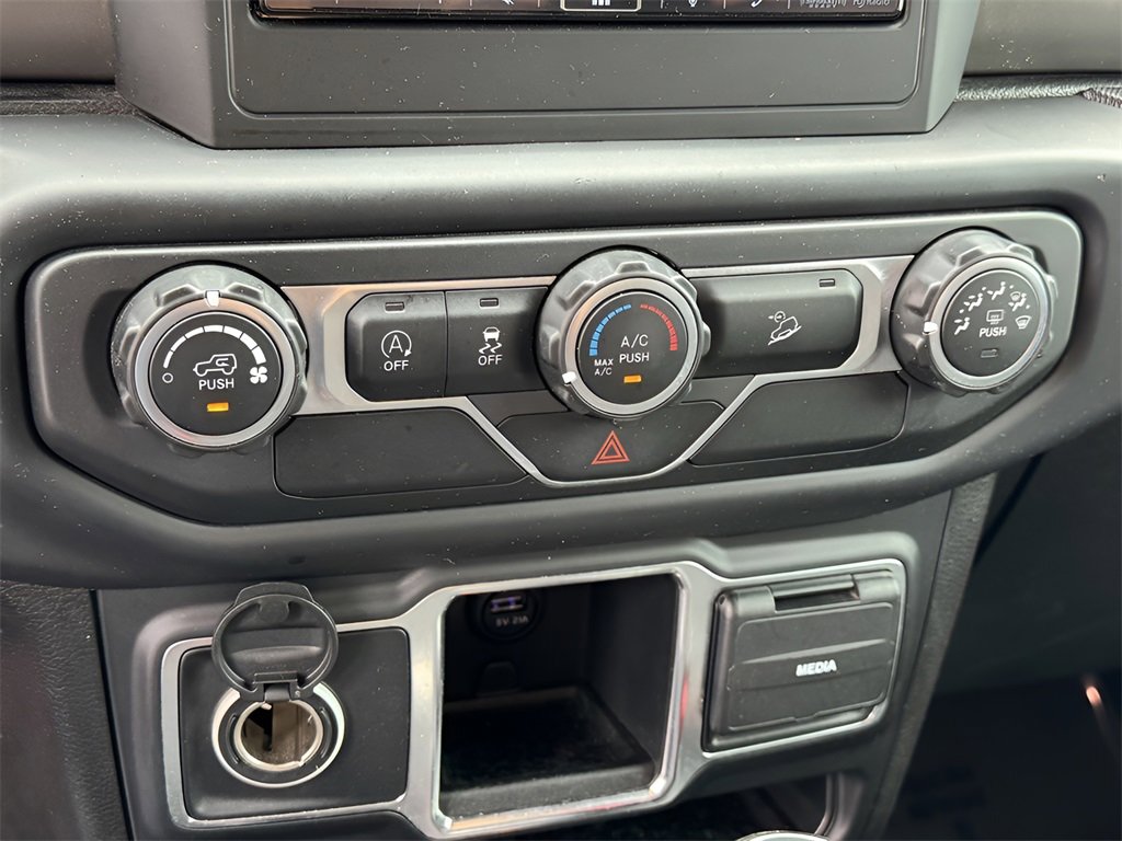 Used 2019 Jeep Wrangler Sport image 5