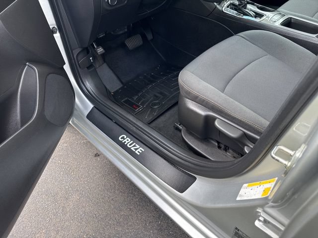 Used 2019 Chevrolet Cruze LS FWD image 17